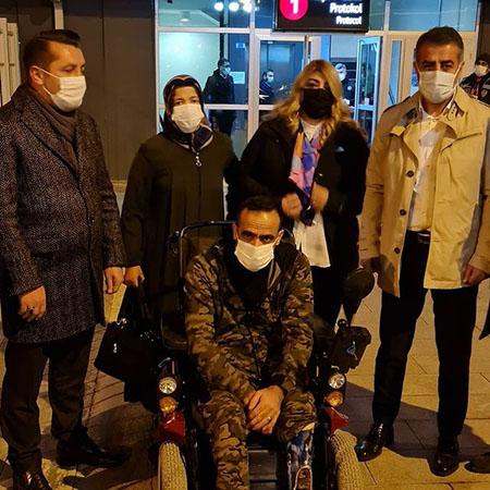 Dernek kurucularımız Ali Kaynar ve Bekir Kaynar’ın Akülü tekerlekli sandalye dağıtımından bazı kareler.