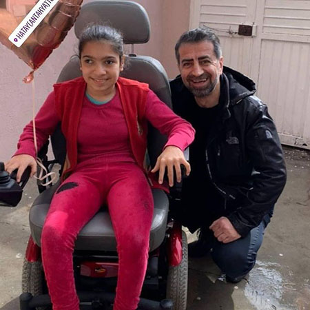 Dernek kurucularımız Ali Kaynar ve Bekir Kaynar’ın Akülü tekerlekli sandalye dağıtımından bazı kareler.