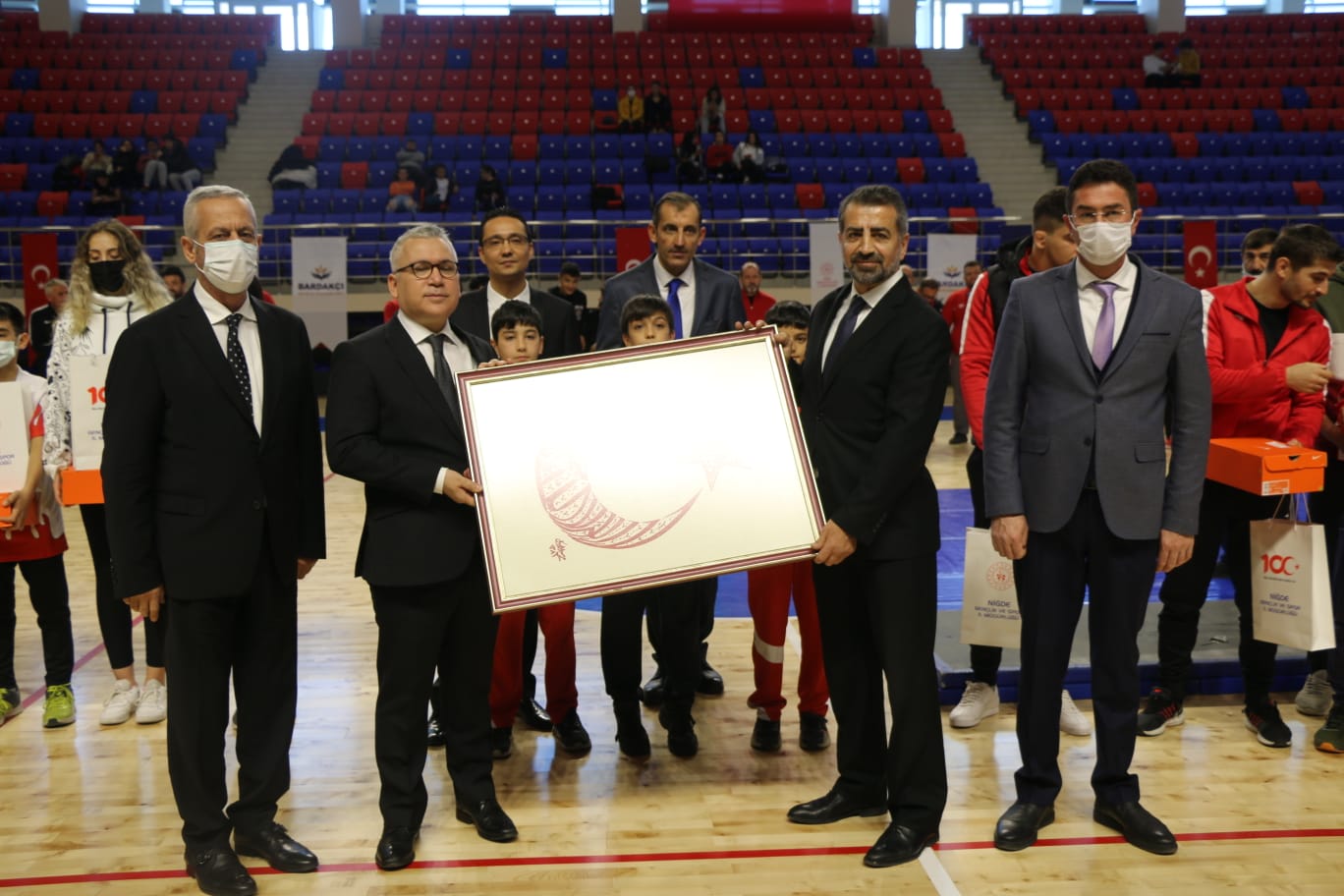 Dernek kurucularımız Ali Kaynar ve Bekir Kaynar’ın Akülü tekerlekli sandalye dağıtımından bazı kareler.