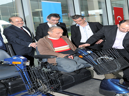 Dernek kurucularımız Ali Kaynar ve Bekir Kaynar’ın Akülü tekerlekli sandalye dağıtımından bazı kareler.