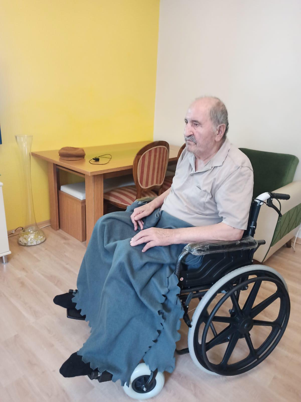 Dernek kurucularımız Ali Kaynar ve Bekir Kaynar’ın Akülü tekerlekli sandalye dağıtımından bazı kareler.